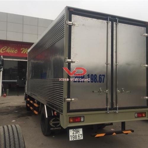 Xe tải Hino 3,5 tấn thùng kín dài 5m model XZU720
