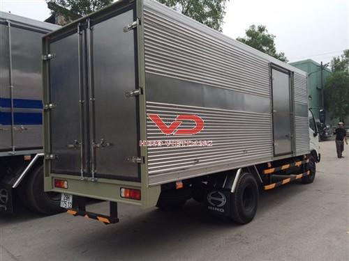 Xe tải Hino 4,8 tấn thùng kín dài 4,5m model XZU342