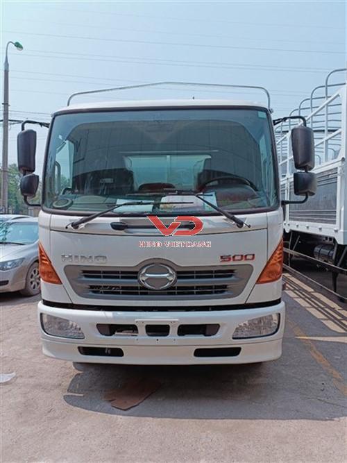 Xe tải Hino 6,7 tấn thùng mui bạt dài 5,7m model FC9JJ
