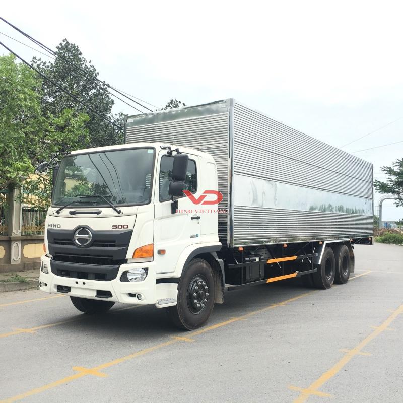 Xe tải thùng kín Hino 3 chân FL8JW tải trọng 13,8 tấn, thùng dài 9,4 m